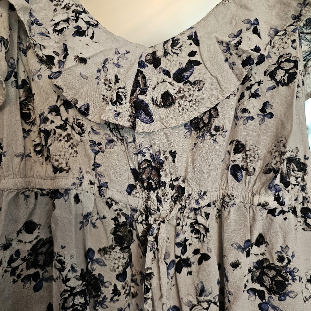 Floral Ruffle Top - Picture 2 of 4